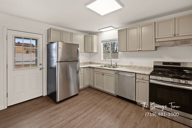 Building Photo - 1216 Pando Ave