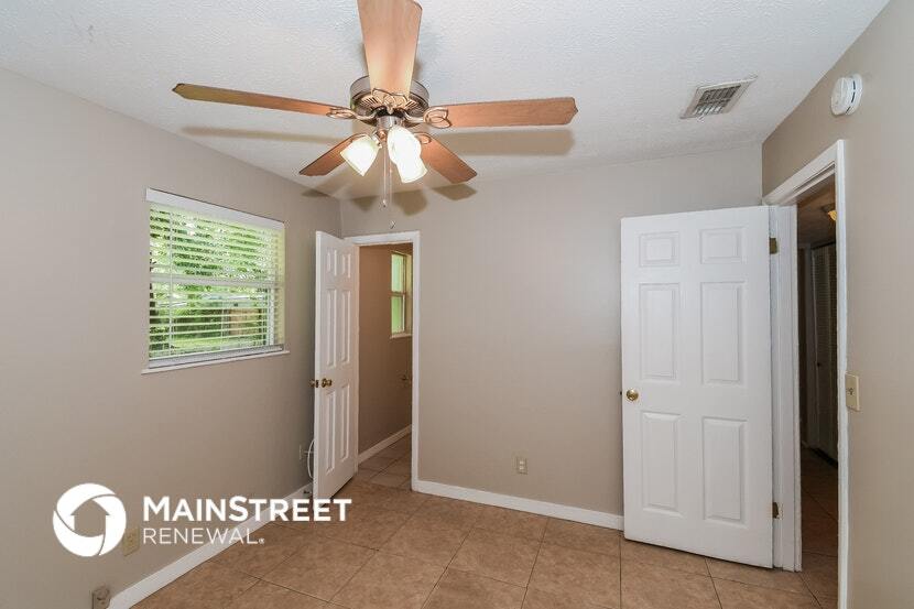 Building Photo - 7037 Red Robin Dr