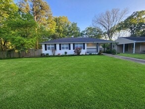 Building Photo - Amazing 4 Bedroom/ 2 bath East Memphis House @5259 Sequoia Ave.