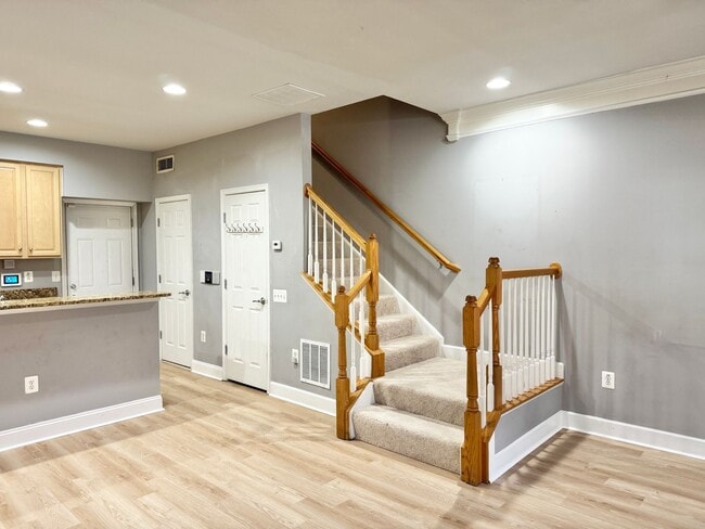 Building Photo - POTOMAC CLUB - TOWNHOUSE CONDO