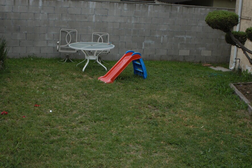 Yard - 7123 Lime Ave