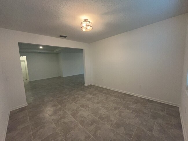 Building Photo - 3132 Country Side Dr