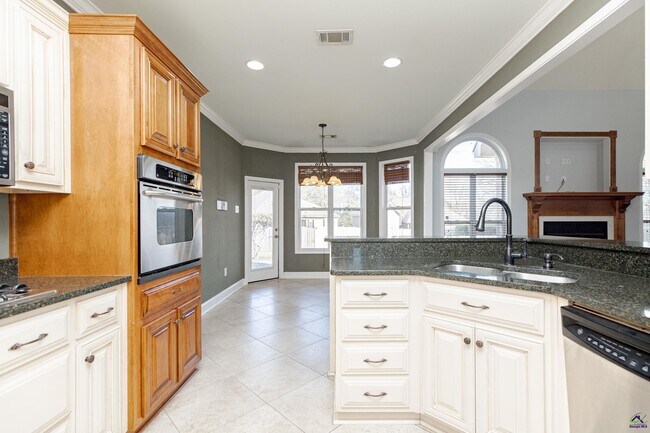 Building Photo - 100 Montview Way