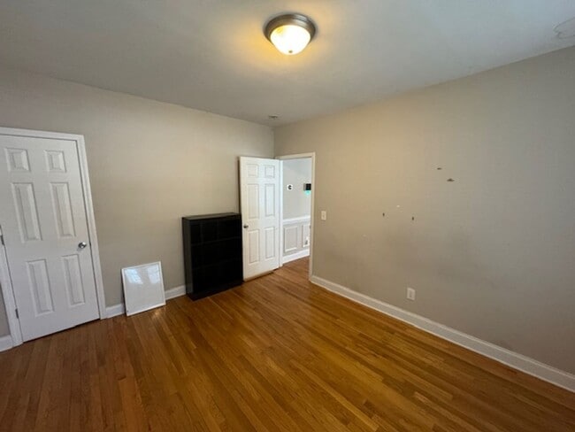 Building Photo - Charming 1925 Craftsman Bungalow in Downtown Raleigh