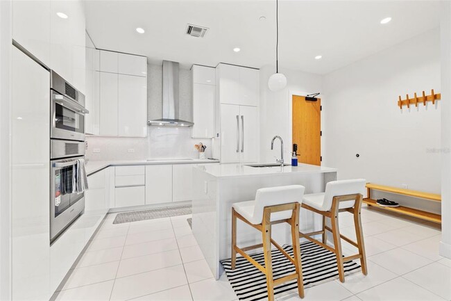 Building Photo - 777 3rd Ave N