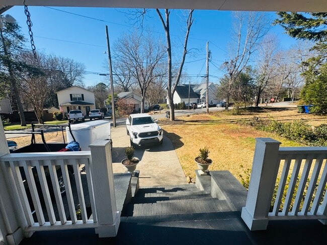 Building Photo - 105 Moultrie St