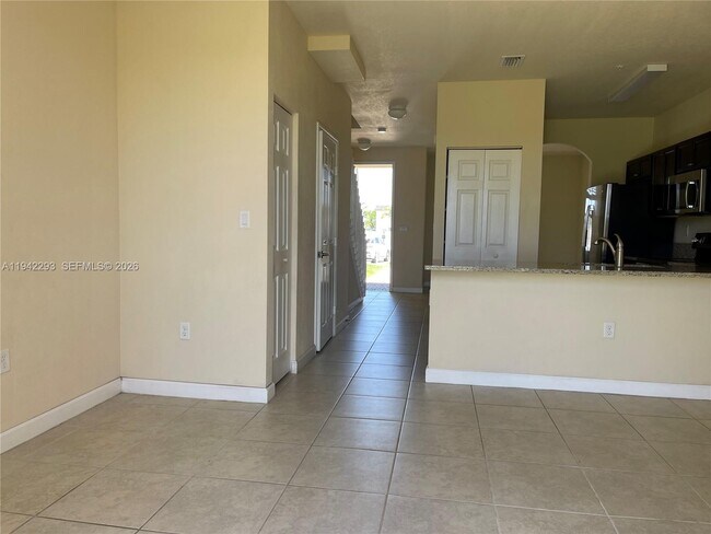 Building Photo - 134 SE 28th Ter