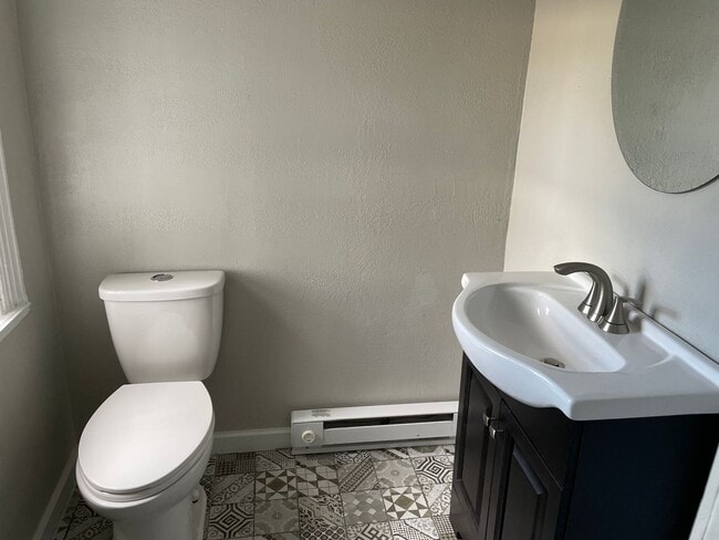 Building Photo - Beautifully Renovated Home in Columbia Bor...