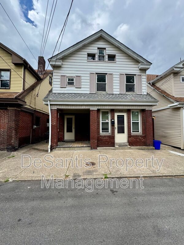 Building Photo - 215 Spencer Ave