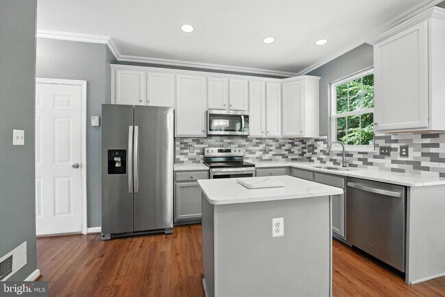Building Photo - 14504 Kestral Ct