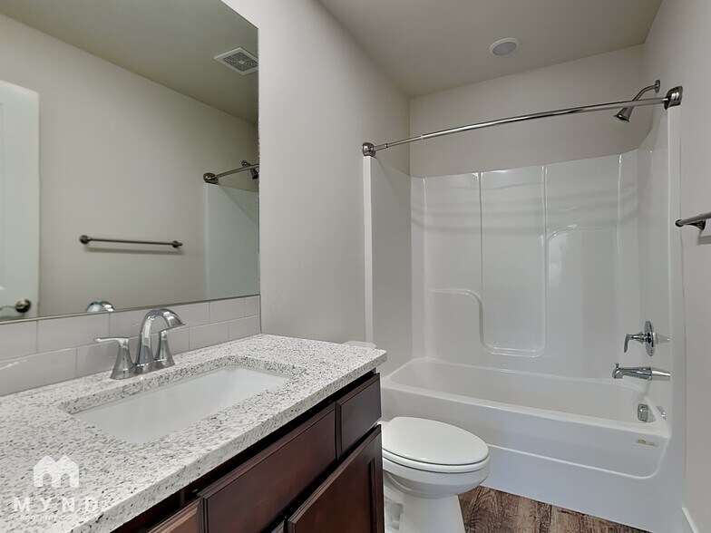 Building Photo - 1402 Love Ln
