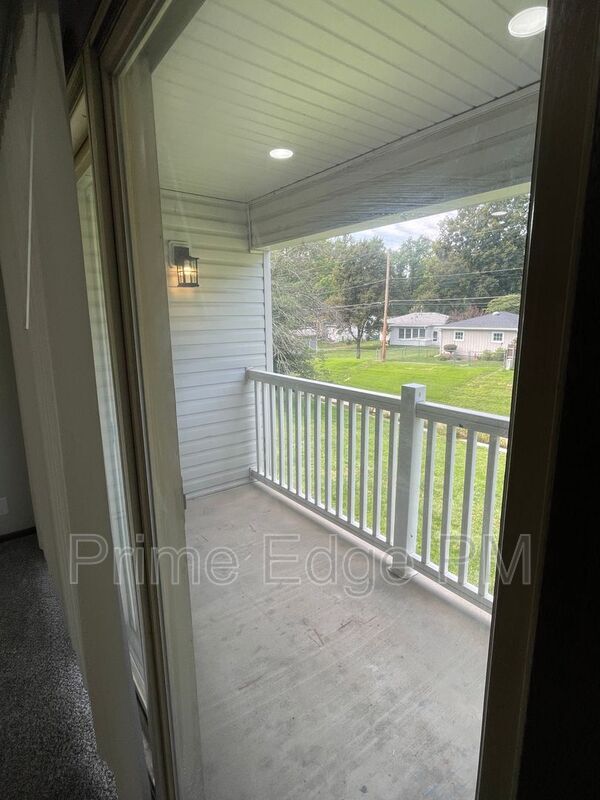 Building Photo - 6235 Holdrege-D11