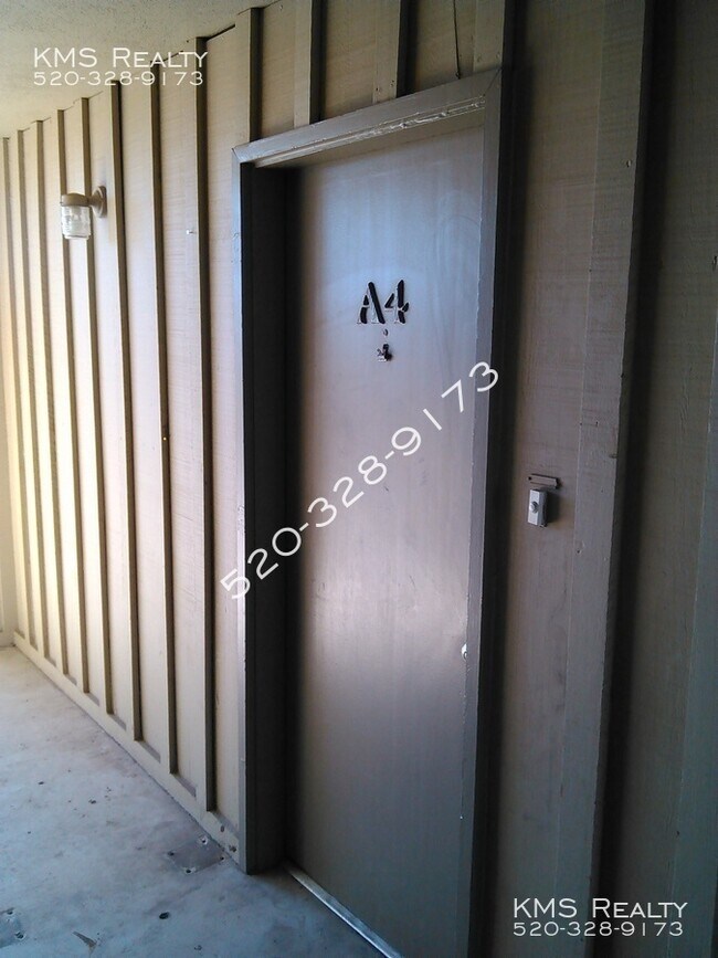 Building Photo - 2525 N Alvernon Way
