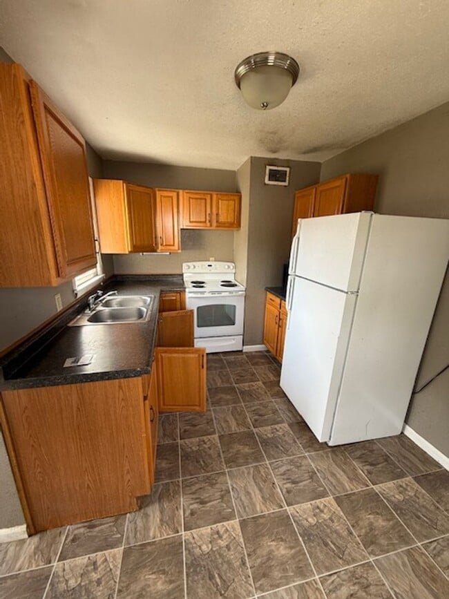 Building Photo - Italian Estates Property Management