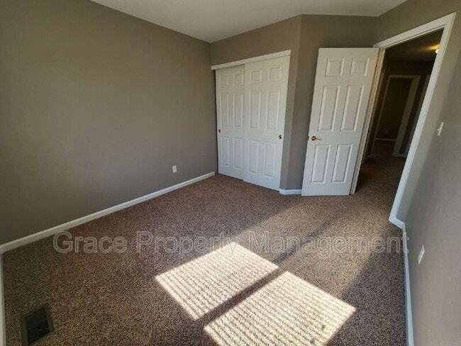 Building Photo - 553 Arbor Dr