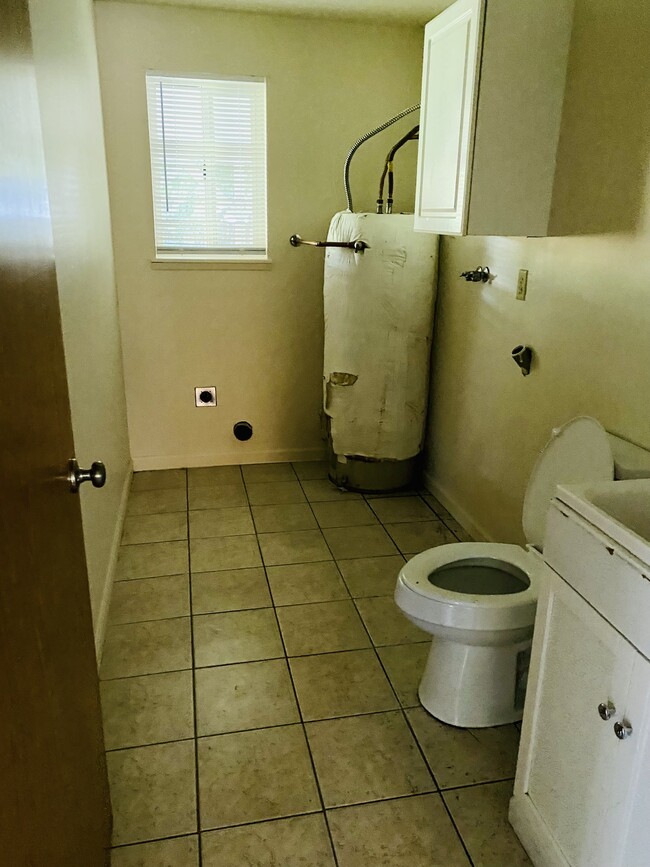 Building Photo - 505 Louis J Ave