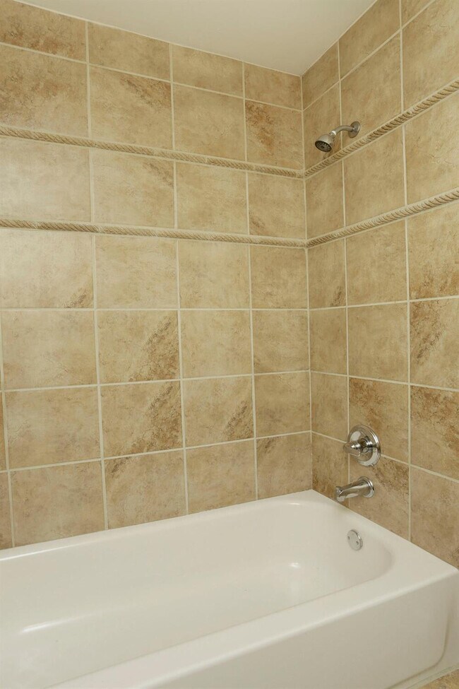 Building Photo - 1051 Chinoe Rd