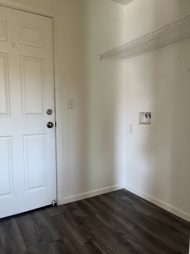 Building Photo - 2177 Stonewater Dr