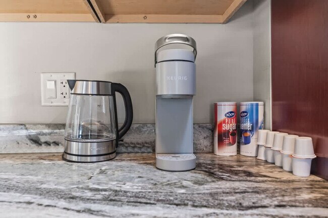 Building Photo - 606 S 2nd St