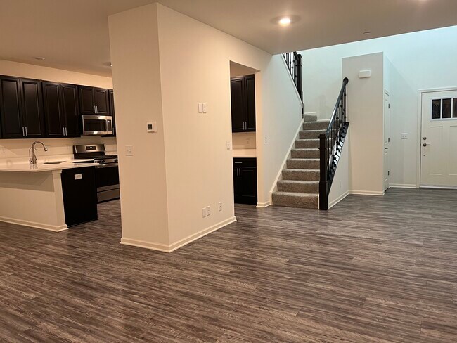 Building Photo - 1231 Hawk Hollow Dr