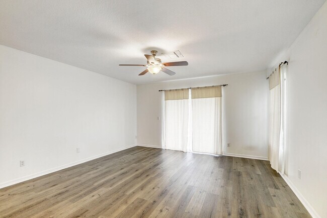 Building Photo - 2664 Yarmouth Dr