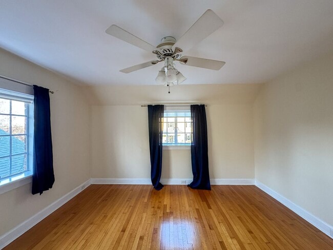 Building Photo - Stunning 4 Bed 4 Bath Haymount Home