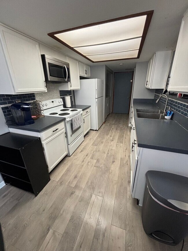 Building Photo - Charming Fully Furnished 2BR Condo in Fairborn