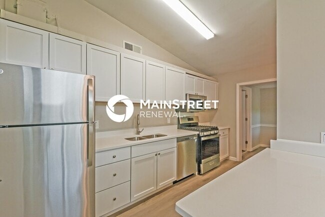 Building Photo - 4 Bedroom Pet-Friendly Home in Florissant,...