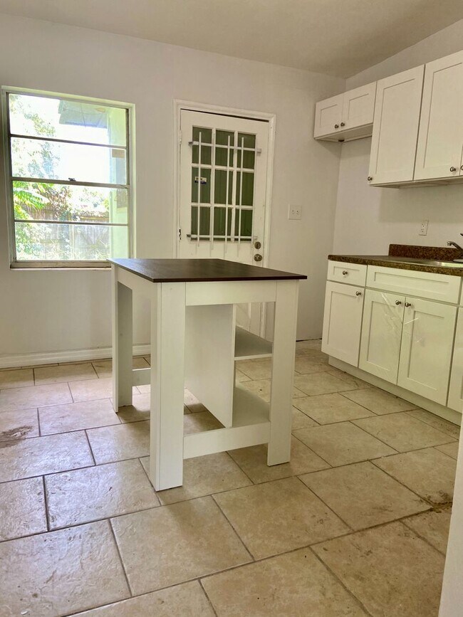 Building Photo - 3 Bedroom Home Now Available for Rent