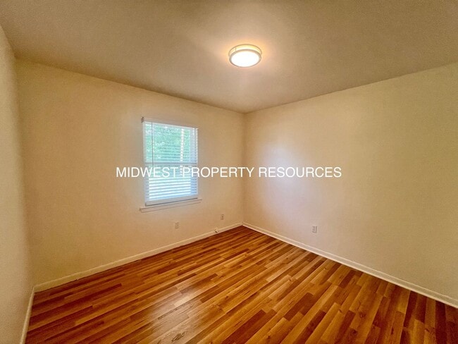 Building Photo - 613 NW Fieldcrest Dr