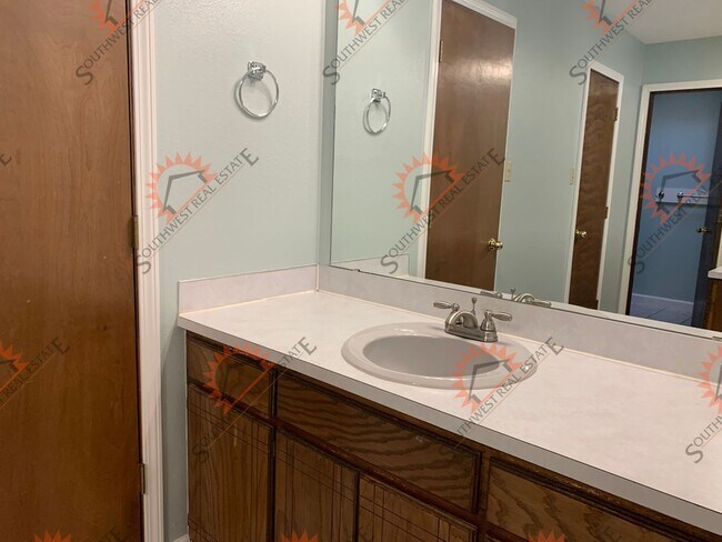 Building Photo - 3 BEDROOM/2 FULL BATH/2 CAR GARAGE