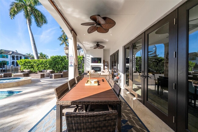 Building Photo - 2430 Castilla Isle