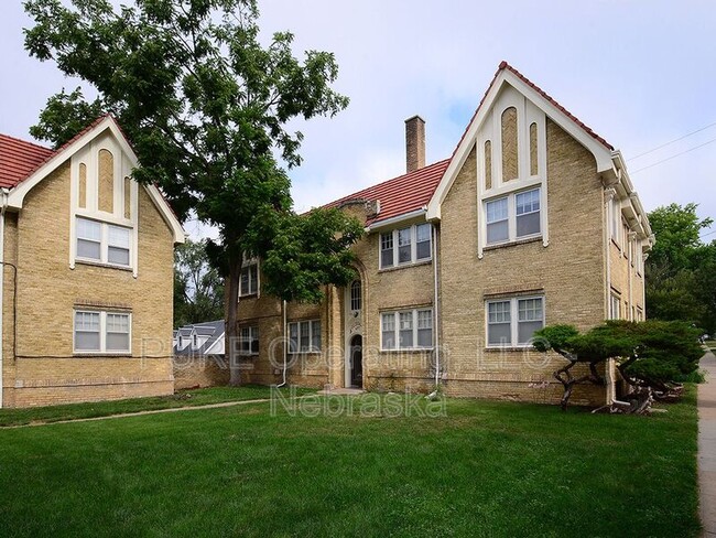 Building Photo - 406 N 49th St