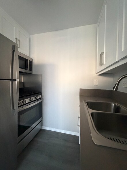 Building Photo - 5720-5730 Yolanda Ave