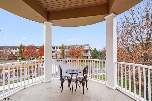 Building Photo - 265 Victoria Dr