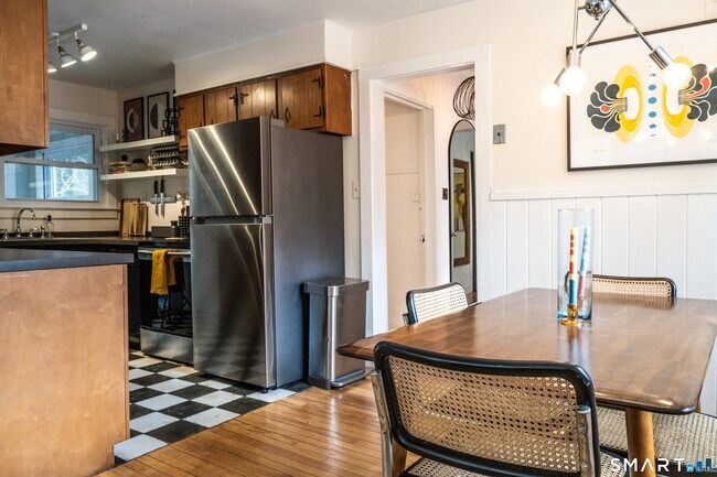 Building Photo - 474 US-7