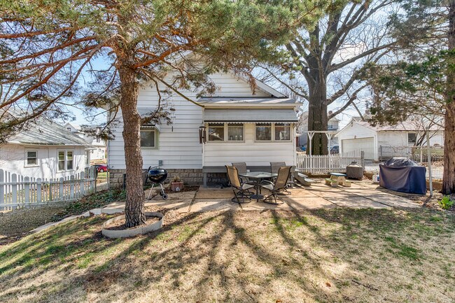 Building Photo - 2825 Burgess Ave