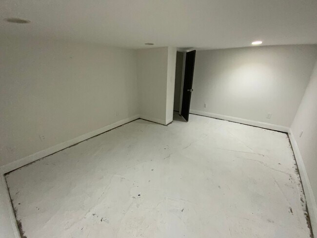 Building Photo - 3 Bedroom House for Rent