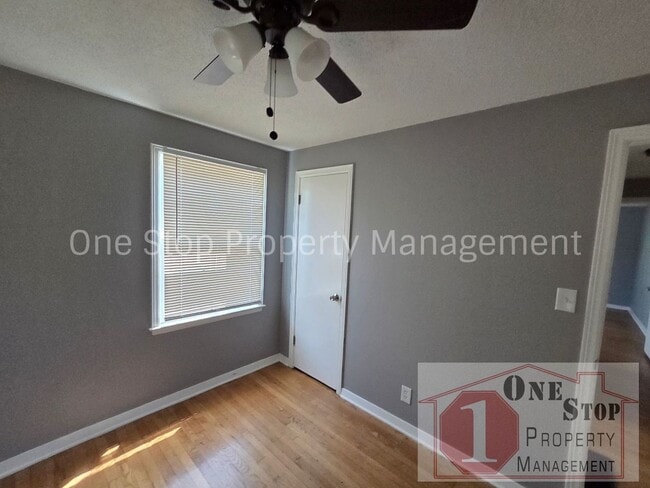 Building Photo - Beautiful 3 Bedroom 2 Bathroom in Kansas City