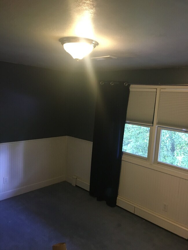 Building Photo - HUGE HOME FOR RENT!!