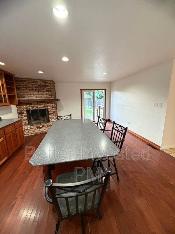 Building Photo - 1215 Marwen Dr