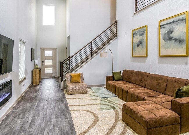 Building Photo - 12832 Barnsbury Ln