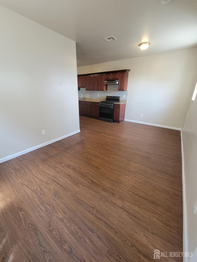 Building Photo - 816 Amboy Ave