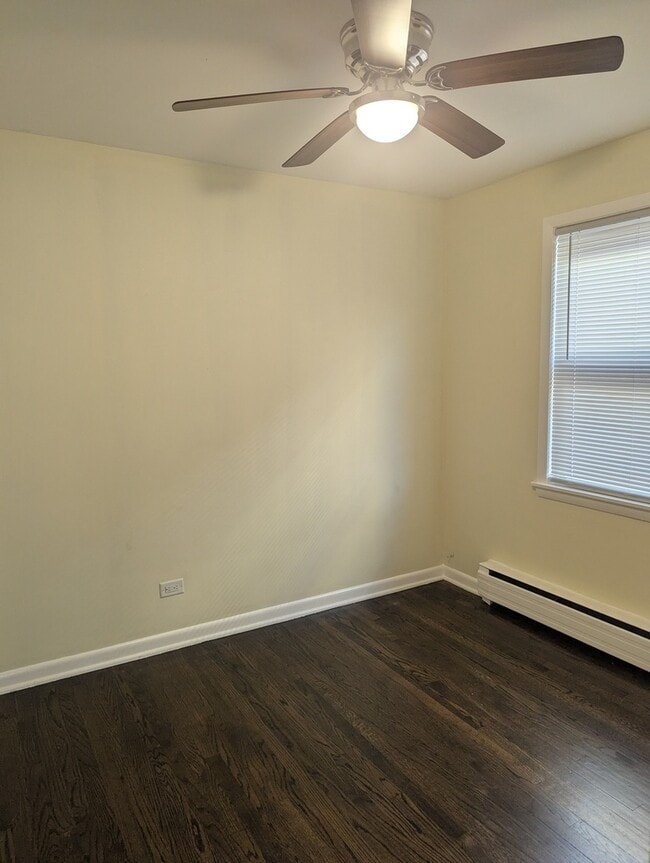 Building Photo - 6949 W Diversey Ave