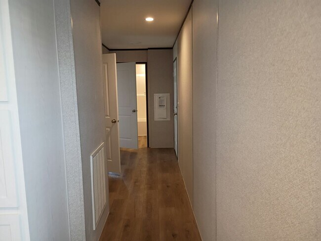 Building Photo - 27 Pryor Ln