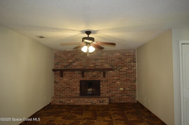 Building Photo - 326 Decordre Rd SE