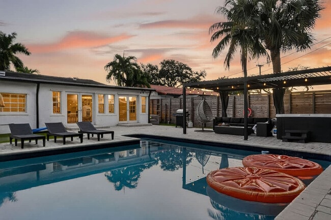 Building Photo - 2423 NE 202nd St