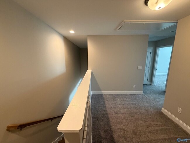 Building Photo - 3203 McClellan Wy SE