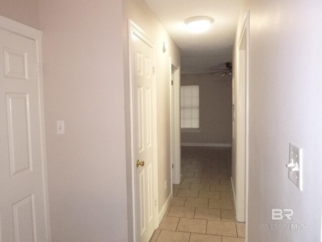 Building Photo - 600 Cheshire Ln