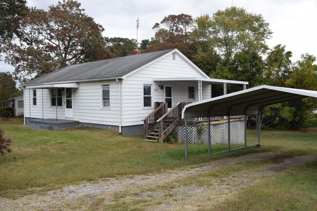 Building Photo - Charming 3-Bedroom Home in Hickory – $1,45...